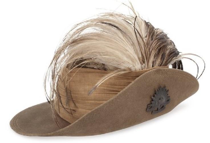 RELAWM17393B Light Horse slouch hat with pleated puggaree and emu plume. This puggaree may have come from a cork helmet. It is common to see Light Horseman wearing that style of puggaree on their slouch hats, or their pleated prewar unit puggarees.