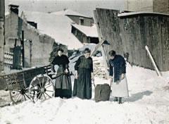 French women working in the snow