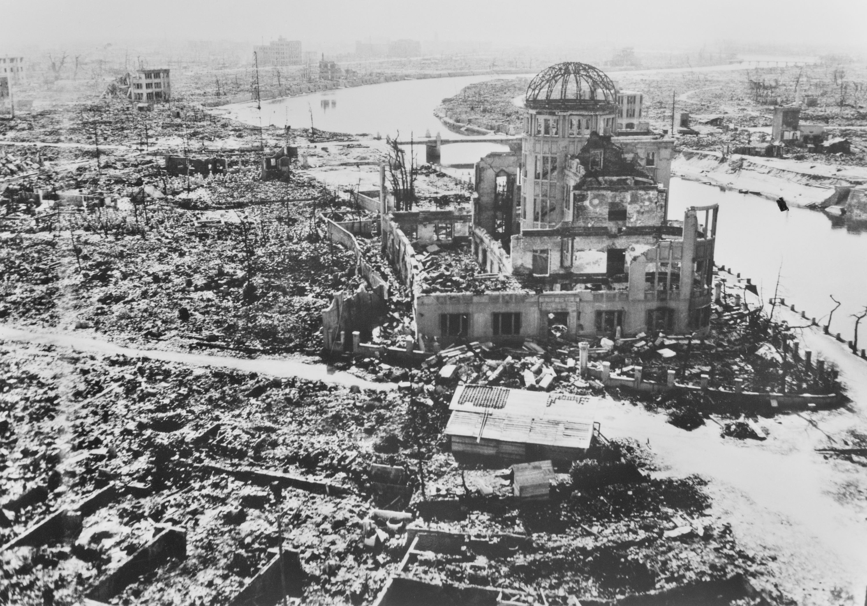 Hiroshima, near the epicentre of the atomic blast, August 1945. 045195