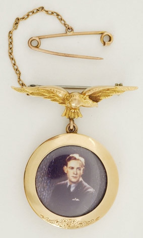Brooch with picture