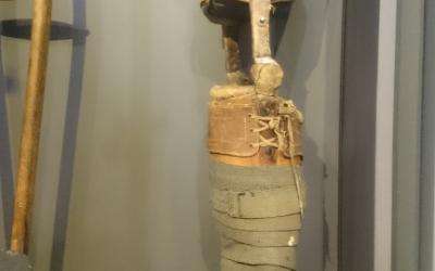 an artificial right leg worn by a German aviator during the First World War