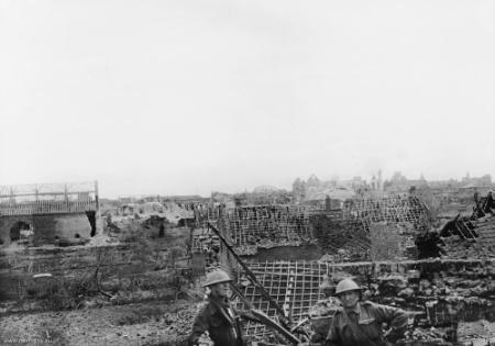 Two Australian soldiers among the ruins of Lagnicourt, April 1917 (AWM C00470).