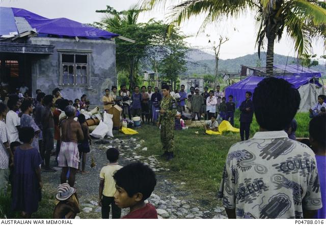 Ben addresses a group of displaced people returned from West Timor, 1999. (Brian Manns, AWM P04788.016)