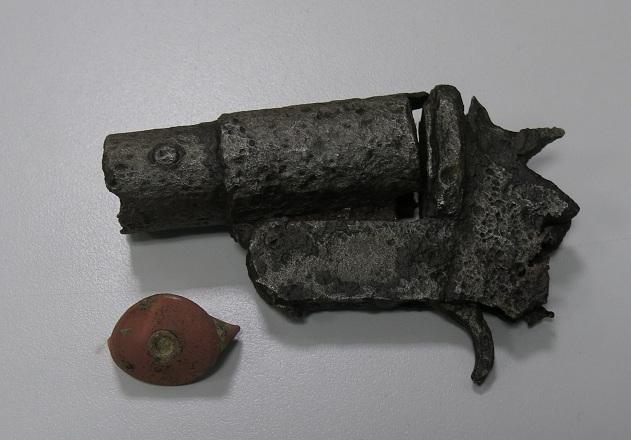 Flare pistol and cartridge