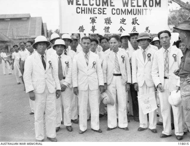 Chinese community leaders welcome the 2/31st Battalion to Bandjermasin