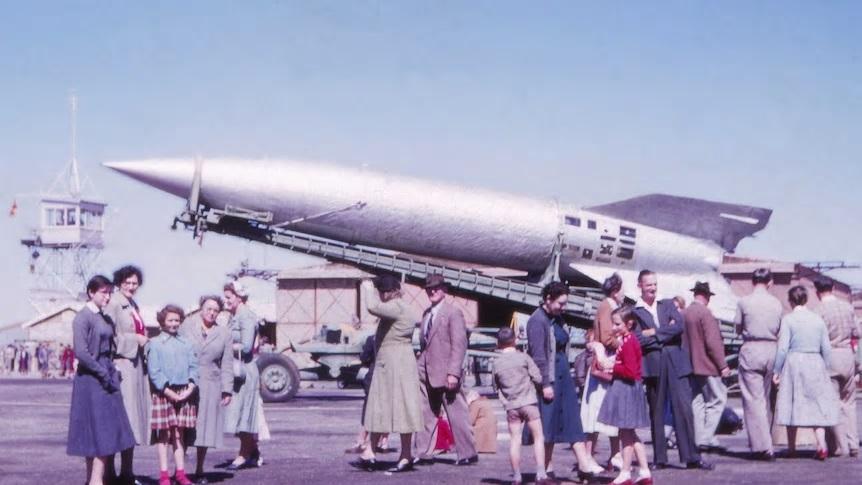 V-2 on Meillerwagen on display at RAAF Base Mallala for Airforce Week, 13–20 September 1954, painted silver.
