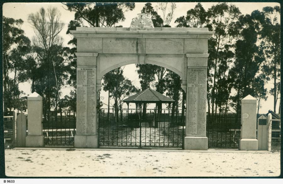Jamestown War Memorial pictured in 1927.