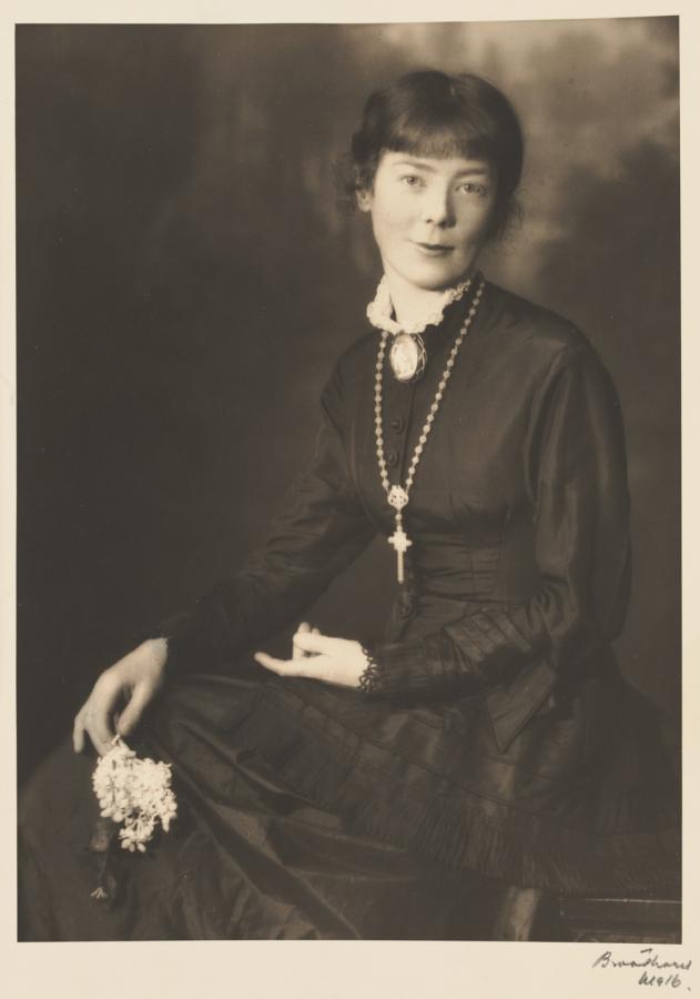 Portrait of a young Sybil Craig. Courtesy of State Library Victoria.