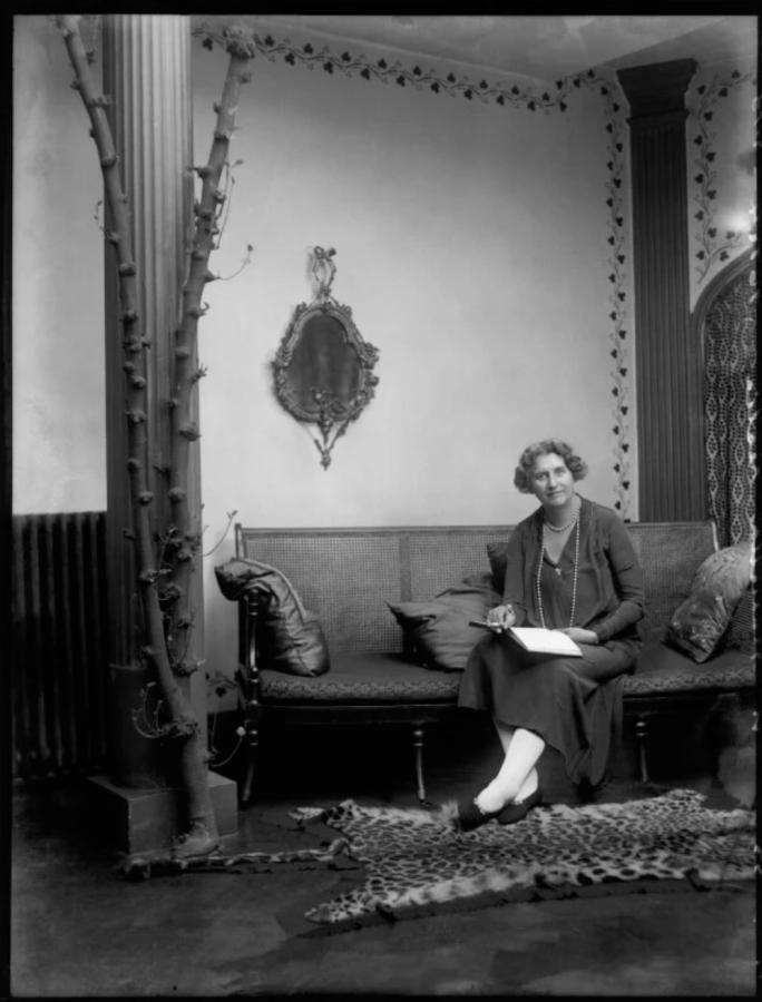 Henrietta Leslie (Gladys Henrietta Raphael Schutze) 1933, collection National Portrait Gallery