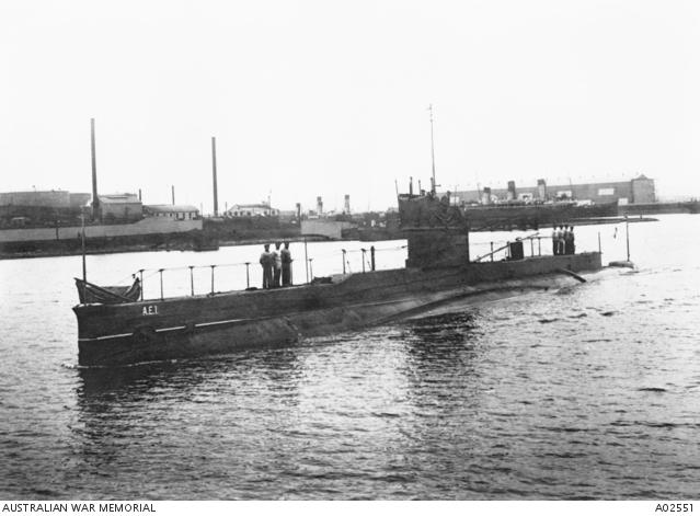 The Royal Australian Navy submarine AE1 comes into port at Sydney, 1915. A02551