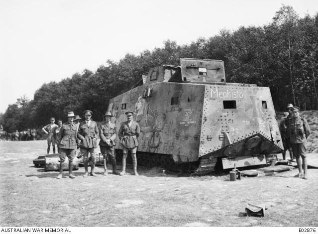 Mephisto tank with soldiers 