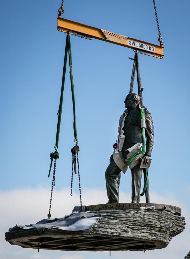 The sculpture being craned into place. The sculpture being craned into place.
