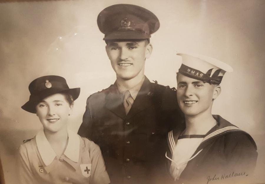 Harry Wraith Downes, centre, with his sister Margaret and his brother 