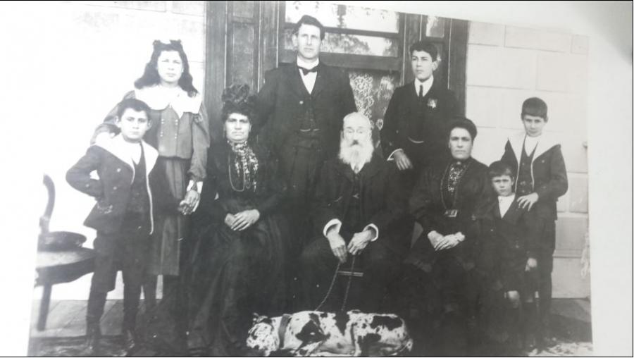 Johnston Family portrait taken c. 1908, Victoria 