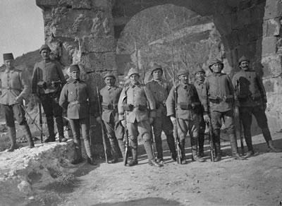A group of veteran Turkish soldiers with their officers 