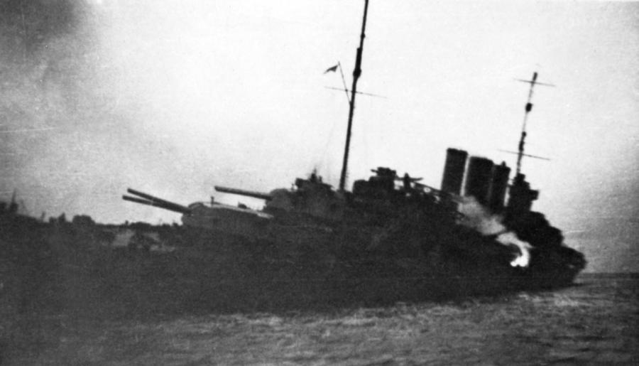 HMAS Canberra sinking following the battle of Savo Island.