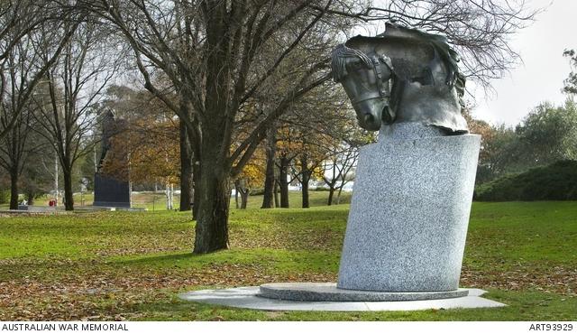 Animals in war memorial